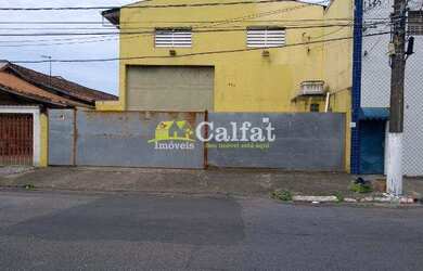 Imagem: O depósito possui 4 Vagas na garagem, 320m² de Área e está