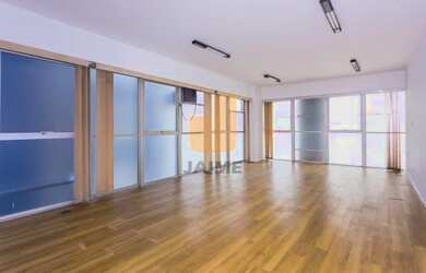 Imagem: O depósito possui 2 Vagas na garagem, 45m² de Área e está