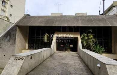 Imagem: A casa em condomínio possui 4 Dormitórios, 5 Banheiros, 388m²