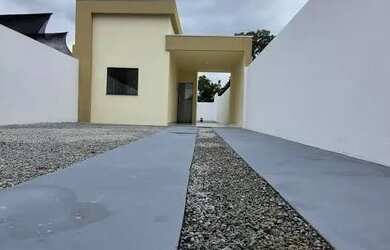 Imagem: A casa possui 2 Dormitórios, 2 Banheiros, 3 Vagas na garagem