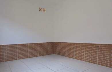 Imagem: A casa possui 2 Dormitórios, 1 Banheiro, 1 Vaga na garagem