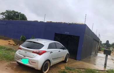 Imagem: A casa possui 2 Dormitórios, 1 Banheiro, 1 Vaga na garagem