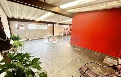 Imagem: A casa possui 2 Dormitórios, 2 Banheiros, 5 Vagas na garagem