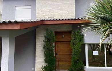 Imagem: A casa em condomínio possui 4 Dormitórios, 5 Banheiros, 2