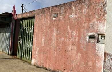 Imagem: A casa possui 1 Banheiro, 4 Vagas na garagem, 152m² de Área