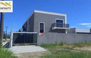 Imagem: A casa possui 3 Dormitórios, 2 Banheiros, 2 Vagas na garagem