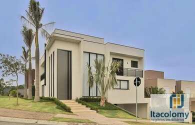 Imagem: A casa em condomínio possui 4 Dormitórios, 5 Banheiros, 2