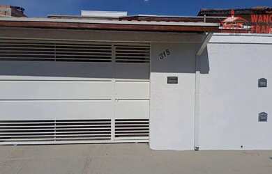 Imagem: A casa possui 3 Dormitórios, 1 Banheiro, 1 Vaga na garagem