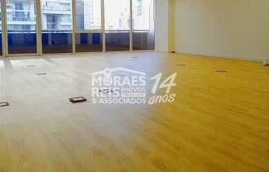 Imagem: O depósito possui 3 Vagas na garagem e 98m² de Área e está