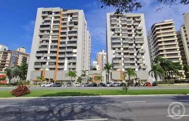 Imagem: O apartamento possui 4 Dormitórios, 5 Banheiros, 2 Vagas na