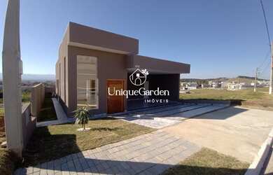 Imagem: A casa em condomínio possui 3 Dormitórios, 2 Banheiros, 4