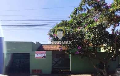 Imagem: A casa possui 4 Dormitórios, 4 Banheiros, 3 Vagas na garagem