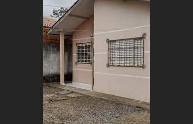 Imagem: A casa possui 2 Dormitórios, 1 Banheiro, 5 Vagas na garagem