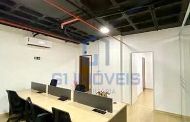 Imagem: O depósito possui 2 Vagas na garagem, 93m² de Área e está