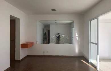 Imagem: O apartamento possui 3 Dormitórios, 1 Banheiro, 2 Vagas na