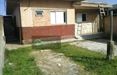 Imagem: A casa possui 5 Dormitórios, 3 Banheiros, 1 Vaga na garagem