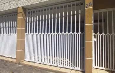 Imagem: A casa possui 3 Dormitórios, 3 Banheiros, 3 Vagas na garagem