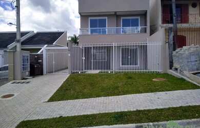 Imagem: A casa possui 3 Dormitórios, 3 Banheiros, 2 Vagas na garagem