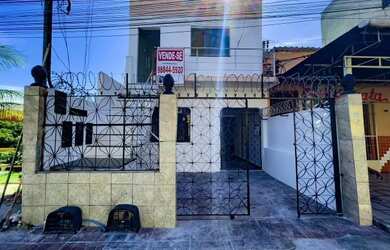 Imagem: A casa possui 5 Dormitórios, 5 Banheiros, 2 Vagas na garagem