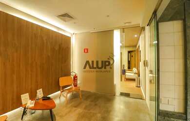 Imagem: O depósito possui 5 Vagas na garagem e 230m² de Área e está