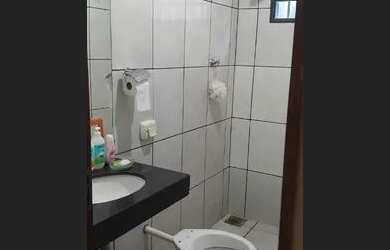 Imagem: A casa possui 3 Dormitórios, 2 Banheiros, 3 Vagas na garagem