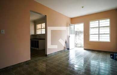 Imagem: A casa possui 2 Dormitórios, 1 Banheiro, 70m² de Área e