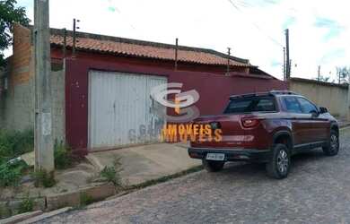 Imagem: A casa possui 2 Dormitórios, 1 Banheiro, 5 Vagas na garagem