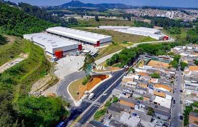 Imagem: O depósito possui 5 Vagas na garagem, 1.300m² de Área e