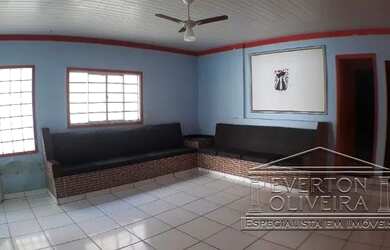 Imagem: A casa possui 2 Dormitórios, 1 Banheiro, 1 Vaga na garagem