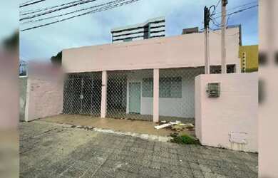 Imagem: A casa possui 1 Dormitório, 1 Banheiro, 2 Vagas na garagem