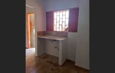 Imagem: A casa possui 1 Dormitório, 1 Banheiro e 1 Vaga na garagem