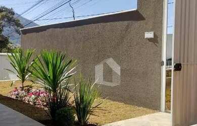 Imagem: A casa possui 3 Dormitórios, 3 Banheiros, 4 Vagas na garagem