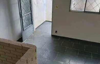 Imagem: A casa possui 2 Dormitórios, 2 Banheiros, 1 Vaga na garagem