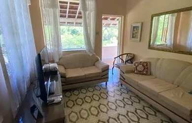 Imagem: A casa possui 4 Dormitórios, 3 Banheiros, 200m² de Área e