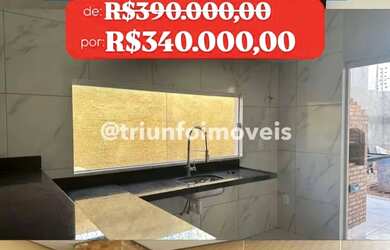 Imagem: A casa possui 3 Dormitórios, 2 Banheiros, 2 Vagas na garagem