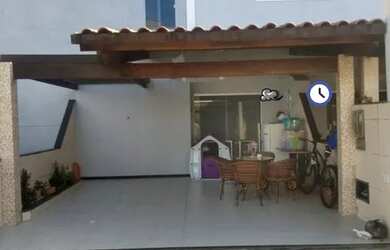 Imagem: A casa possui 3 Dormitórios, 2 Banheiros e 1 Vaga na garagem