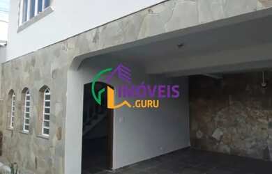 Imagem: A casa possui 3 Dormitórios, 3 Banheiros, 2 Vagas na garagem