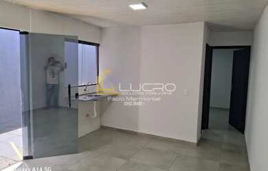 Imagem: A casa possui 3 Dormitórios, 2 Banheiros, 2 Vagas na garagem