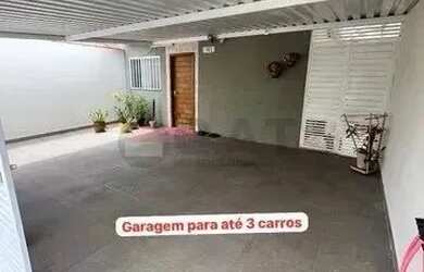 Imagem: A casa possui 2 Dormitórios, 2 Banheiros, 3 Vagas na garagem