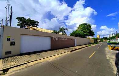 Imagem: A casa possui 4 Dormitórios, 5 Banheiros, 3 Vagas na garagem