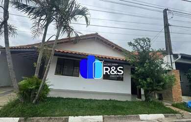 Imagem: A casa possui 3 Dormitórios, 3 Banheiros, 3 Vagas na garagem