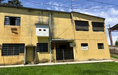 Imagem: O depósito possui 3 Vagas na garagem, 200m² de Área e está