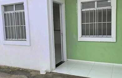 Imagem: A casa possui 2 Dormitórios, 1 Banheiro e 2 Vagas na garagem