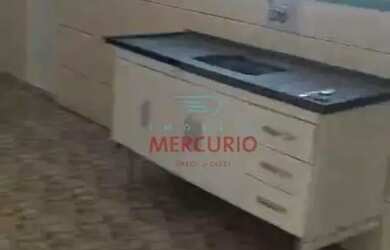 Imagem: A casa possui 2 Dormitórios, 1 Banheiro, 2 Vagas na garagem