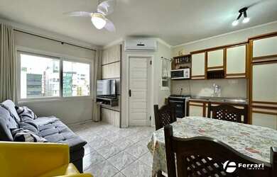 Imagem: O apartamento possui 1 Dormitório, 1 Banheiro, 1 Vaga na garagem