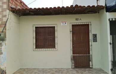 Imagem: A casa possui 2 Dormitórios, 1 Banheiro e está localizado