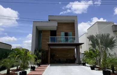 Imagem: A casa em condomínio possui 4 Dormitórios, 2 Banheiros, 4