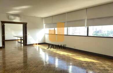 Imagem: O apartamento possui 3 Dormitórios, 1 Banheiro, 3 Vagas na