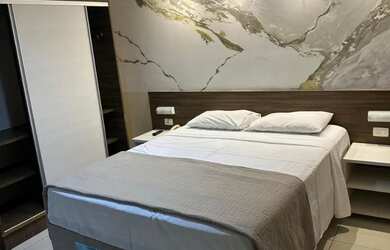 Imagem: O apartamento possui 1 Dormitório, 1 Banheiro, 1 Vaga na garagem