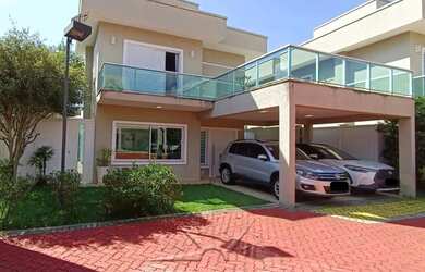 Imagem: A casa em condomínio possui 4 Dormitórios, 5 Banheiros, 3